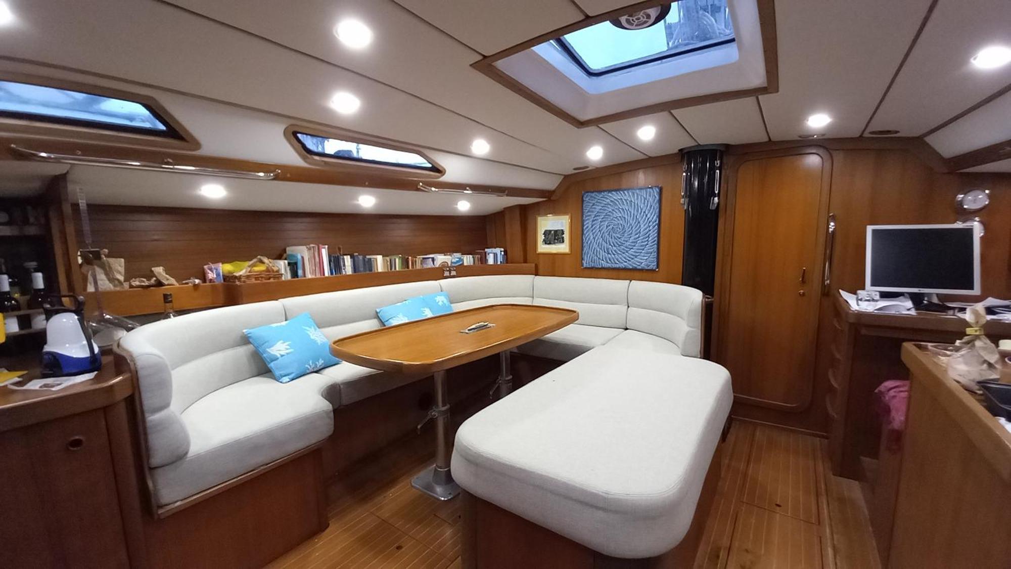 Botel Sailing Delfina