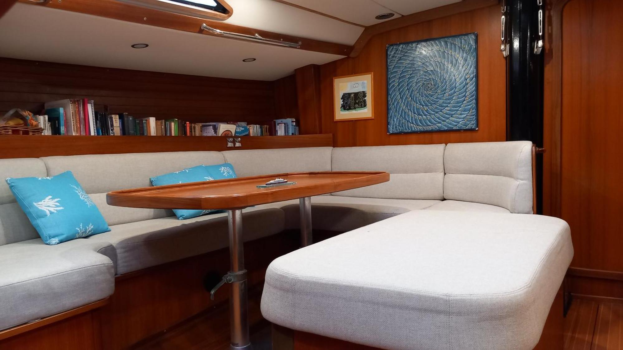 Botel Sailing Delfina *
